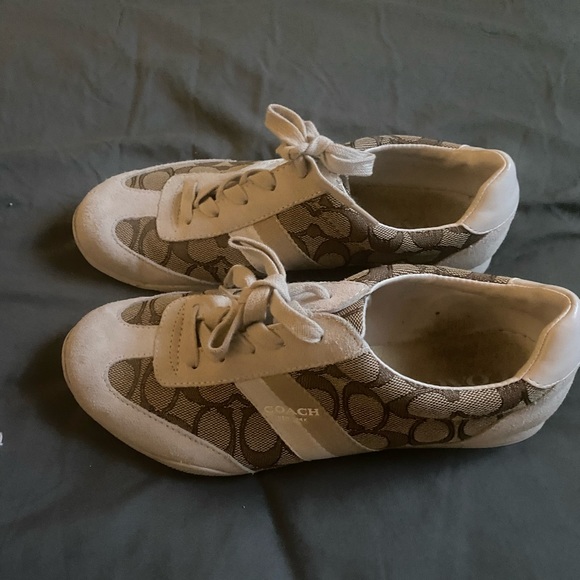 Coach - Picture 2 of 4